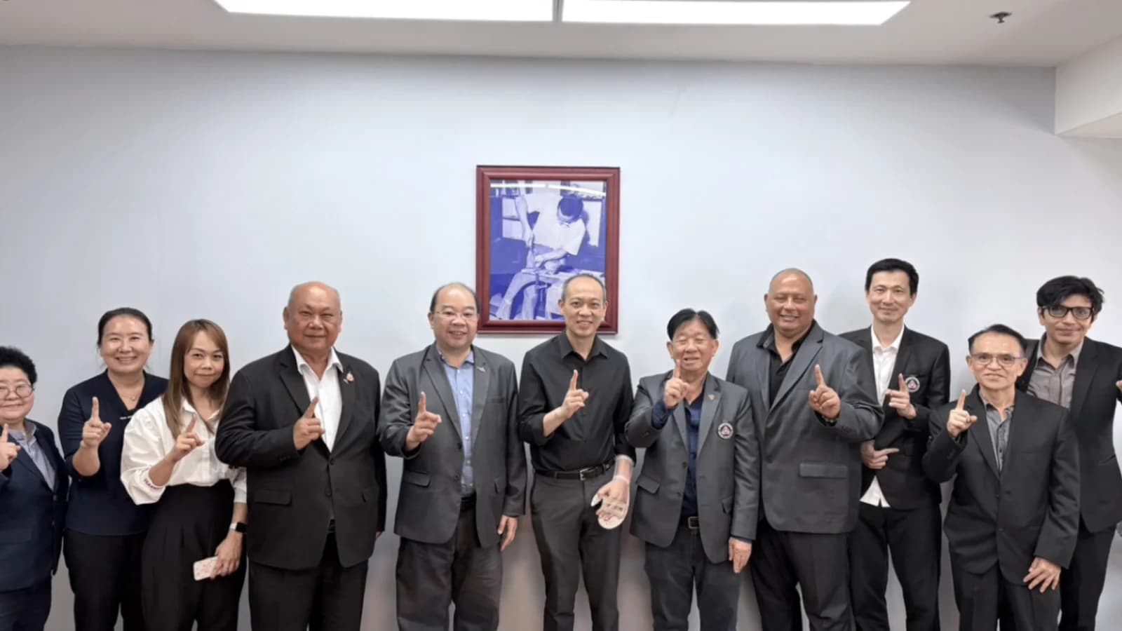 เข้าพบรองอธิบดีกรมการค้าภายใน และสำนักส่งเสริมการค้าสินค้าเกษตรและอุตสาหกรรม กรมส่งเสริมการค้าระหว่างประเทศ