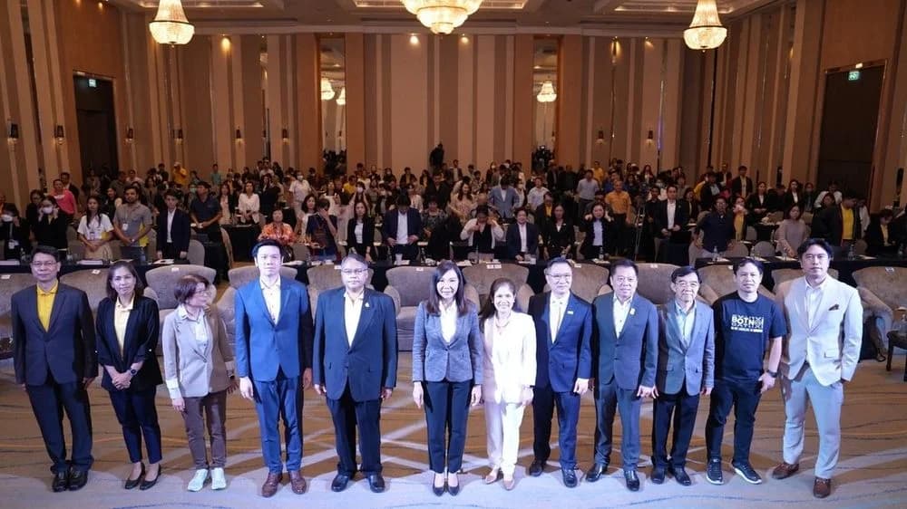 ส.อ.ท. ร่วมเสวนา Reshape the future of Thai Industries พลิกโฉมอนาคตอุตฯ ไทย ตอบสนองต่อความต้องการของโลก