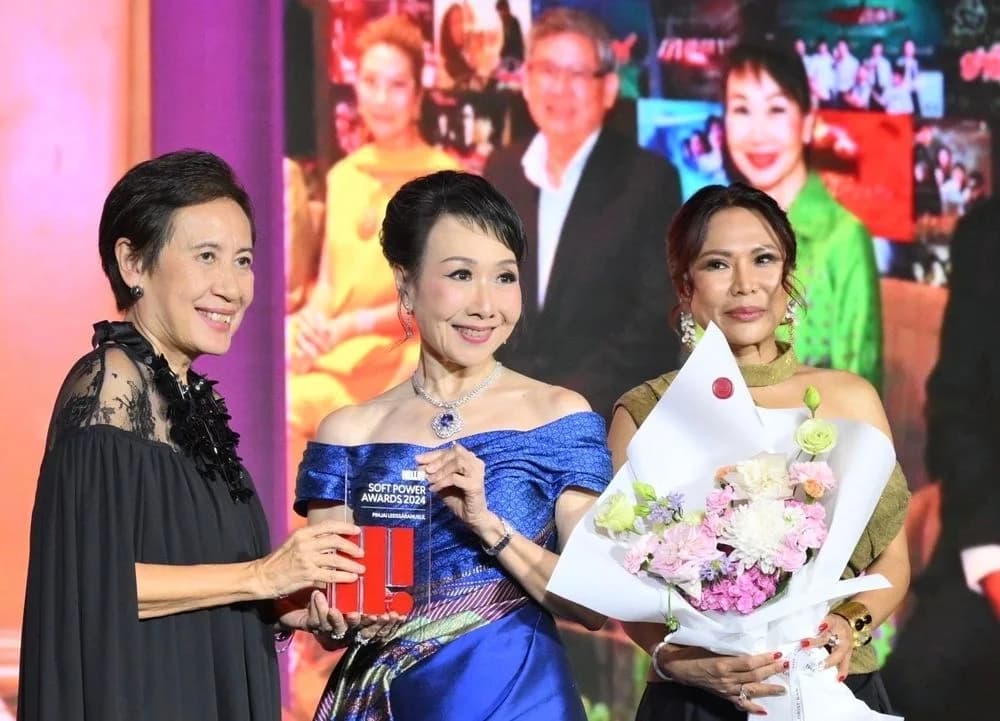 รองประธาน ส.อ.ท. ได้รับเกียรติขึ้นรับรางวัล Soft Power Awards 2024 ในงาน H! List 2024 – Charity Soirée